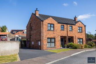 Photo 1 of 31 Lilburn Hall, Lurgan