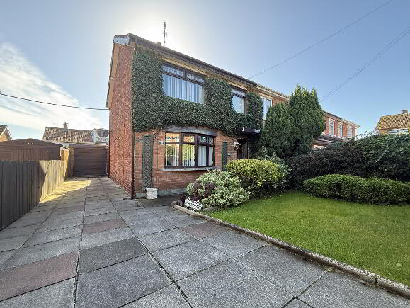Photo 1 of 10 Fernbank, Lisburn
