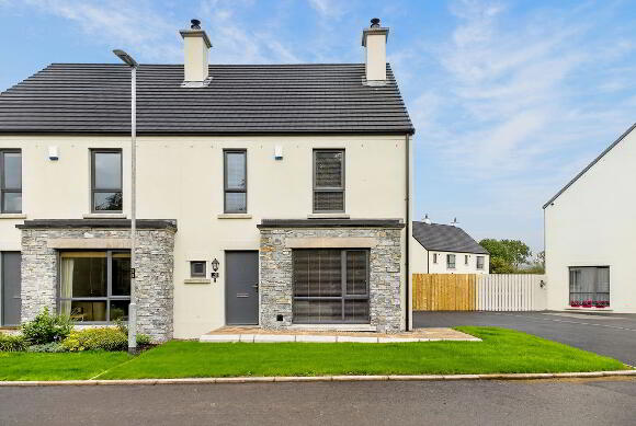 Photo 1 of 49 Oakwood View, Antrim