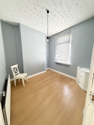 Photo 2 of 147 Newtownards Road, Belfast