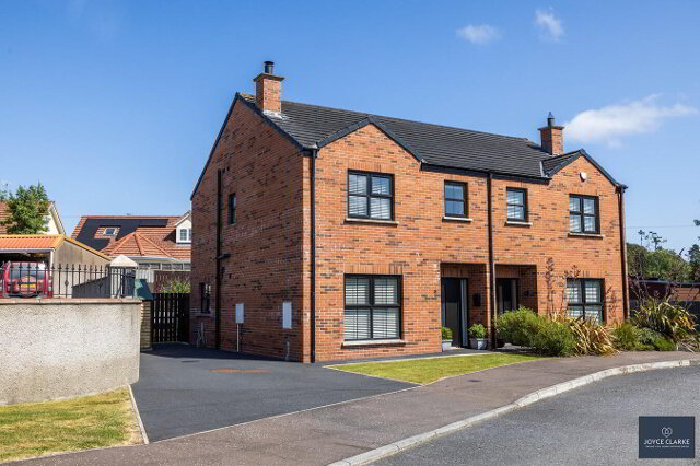 Photo 1 of 31 Lilburn Hall, Lurgan