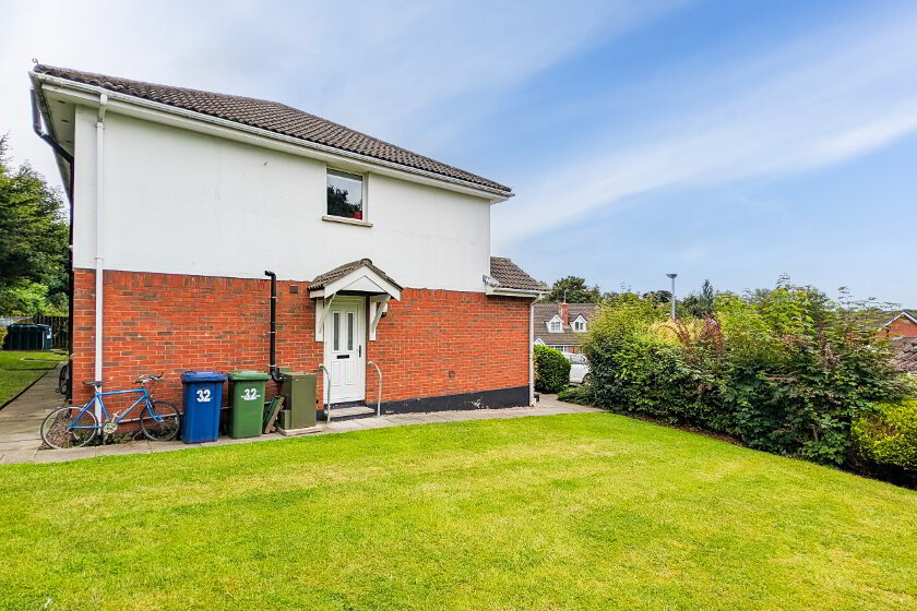Photo 2 of 32 The Grange, Lurgan