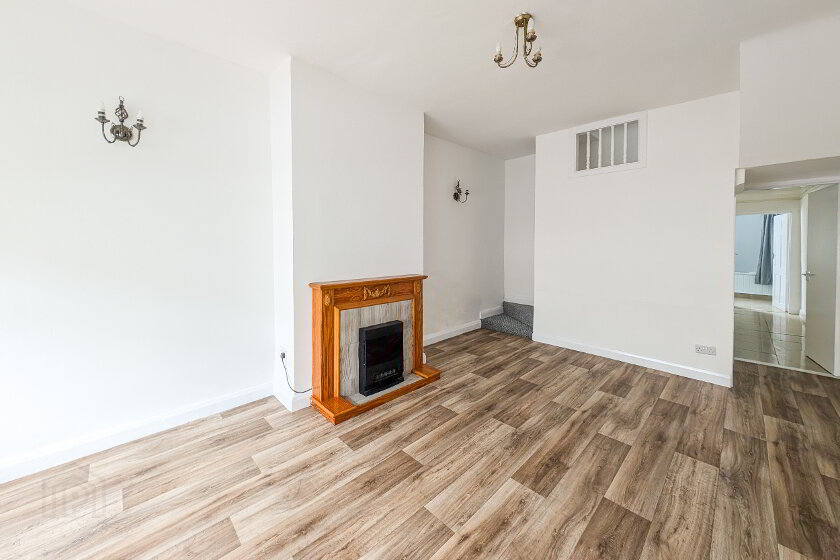 Photo 2 of 83 Victoria Street, Lurgan