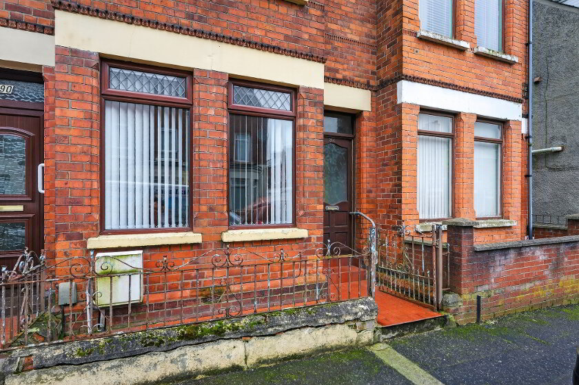 Photo 2 of 92 Dunraven Avenue, Belfast