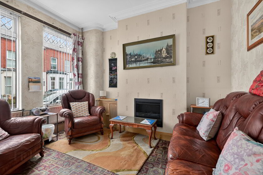 Photo 3 of 92 Dunraven Avenue, Belfast