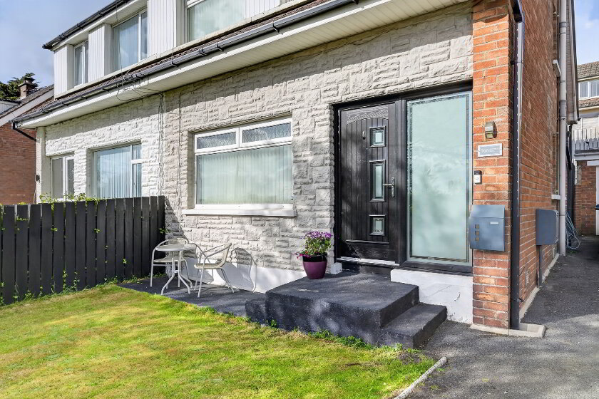 Photo 3 of 566 Saintfield Road, Belfast