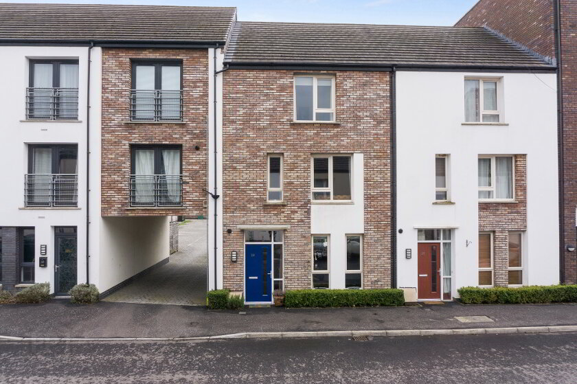 Photo 2 of 28 Woodbrook Avenue, Lisburn