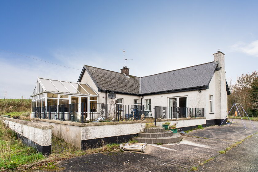 Photo 3 of 81 Dromore Road, Waringstown, Craigavon