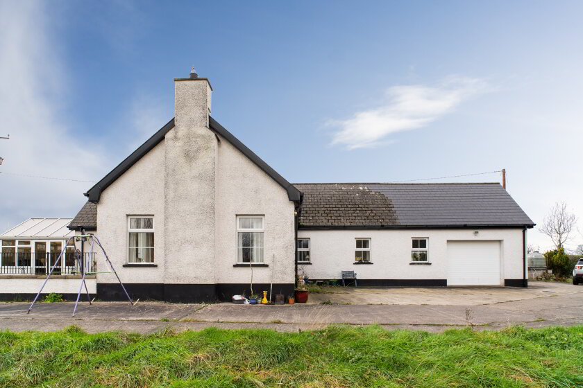 Photo 2 of 81 Dromore Road, Waringstown, Craigavon