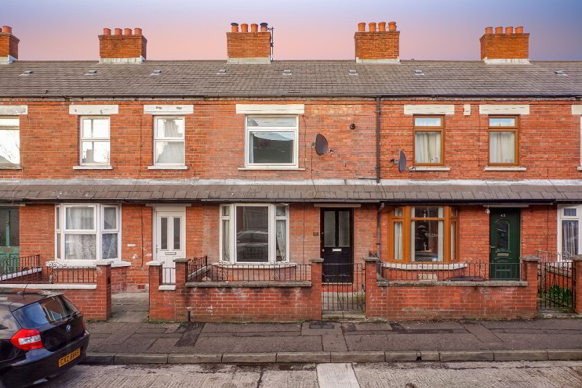 Photo 2 of 45 Windsor Drive, Belfast