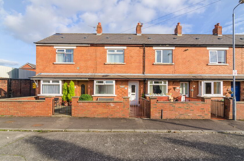 Photo 3 of 27 Bloomfield Crescent, Belfast