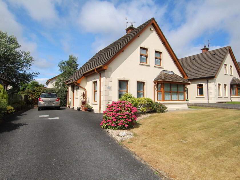 Photo 1 of 17 The Beeches, Crumlin