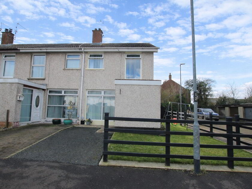 Photo 1 of 18 Glenoak Gardens, Crumlin