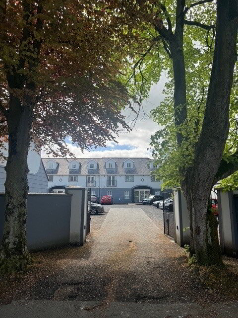 Photo 1 of 12 Glenhouse Mews, Londonderry