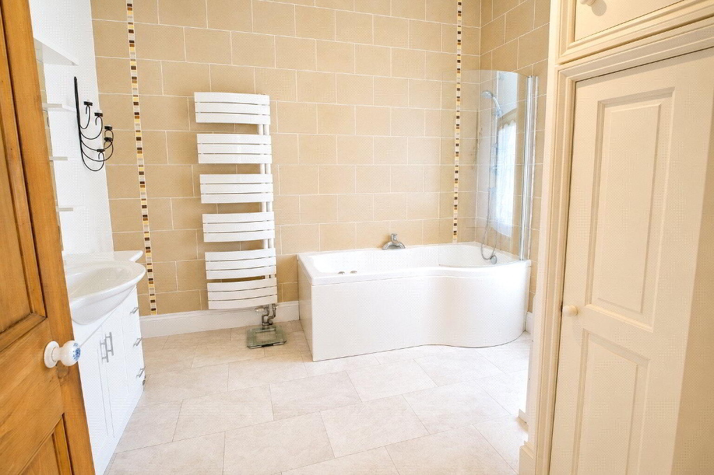 1st Floor Bathroom