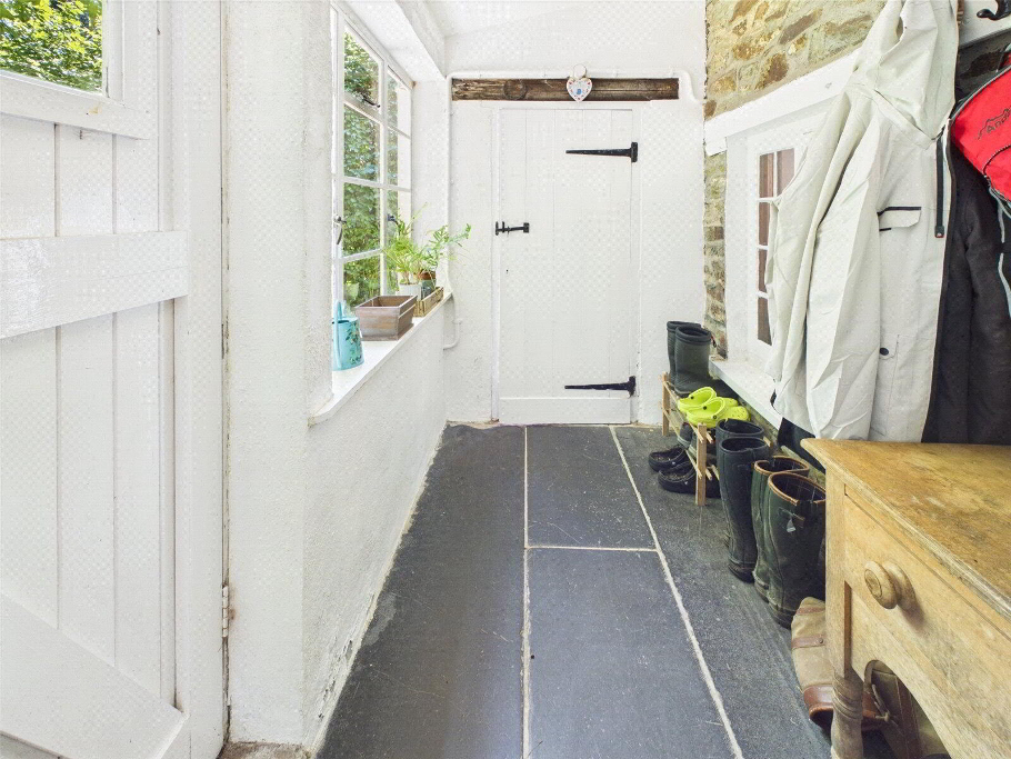 Boot Room & Wc