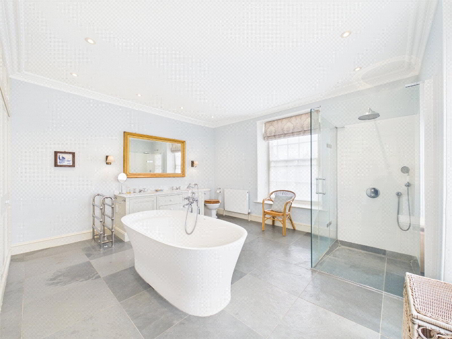 Master En-Suite