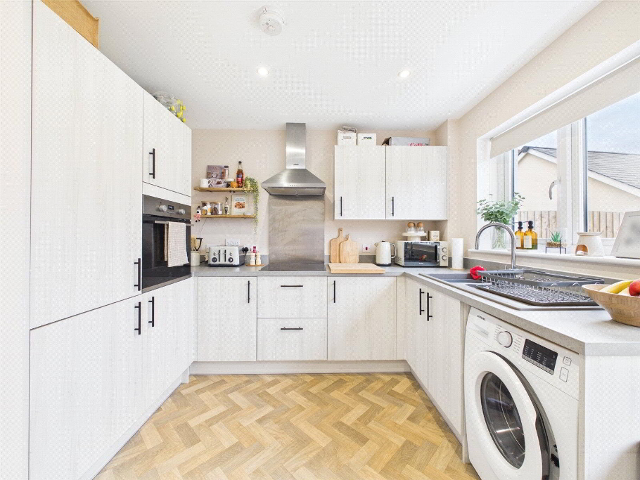 Kitchen / Dining