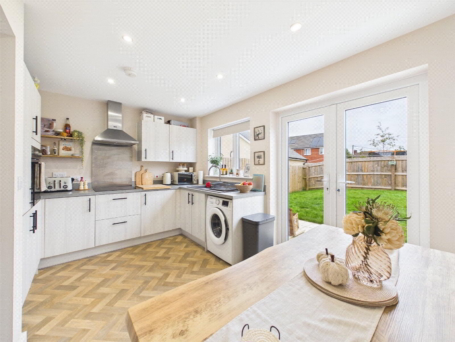Kitchen / Dining