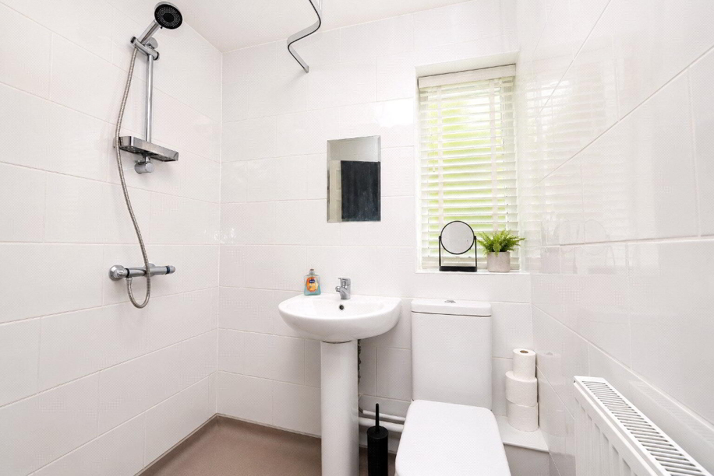 Annexe Shower Room