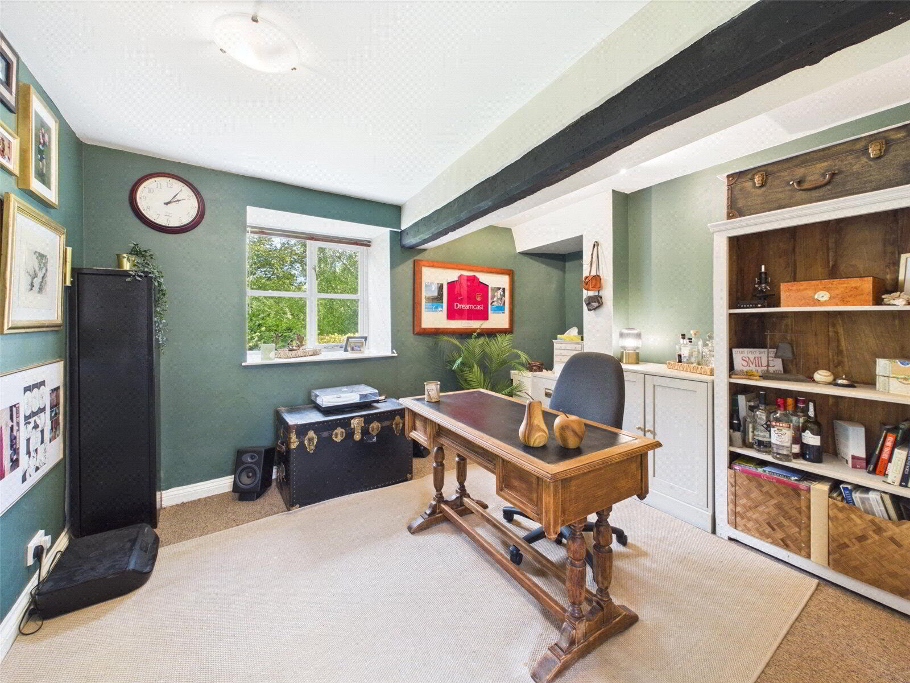 Bedroom/Office