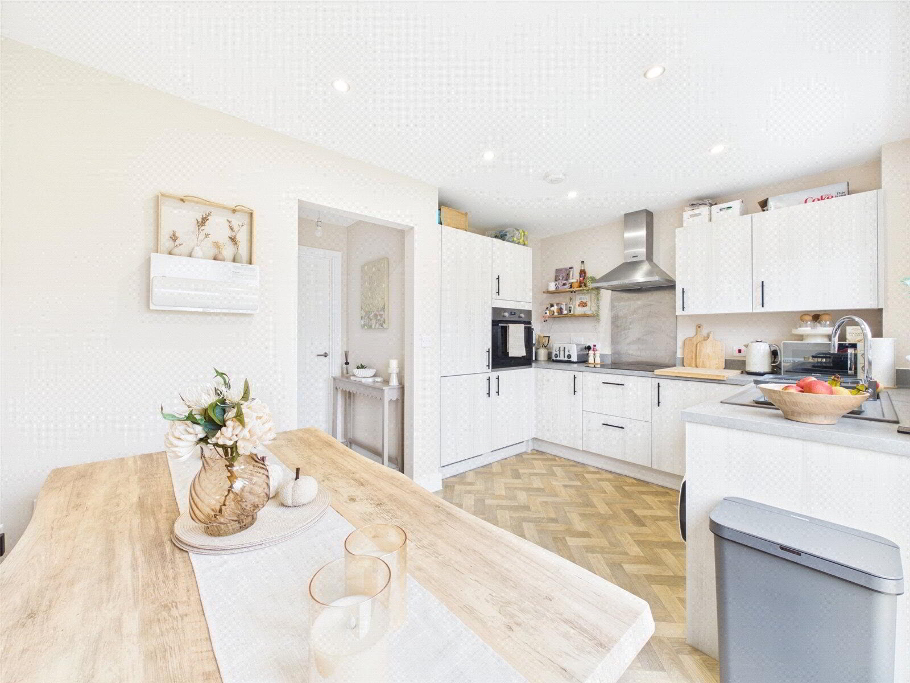 Kitchen / Dining