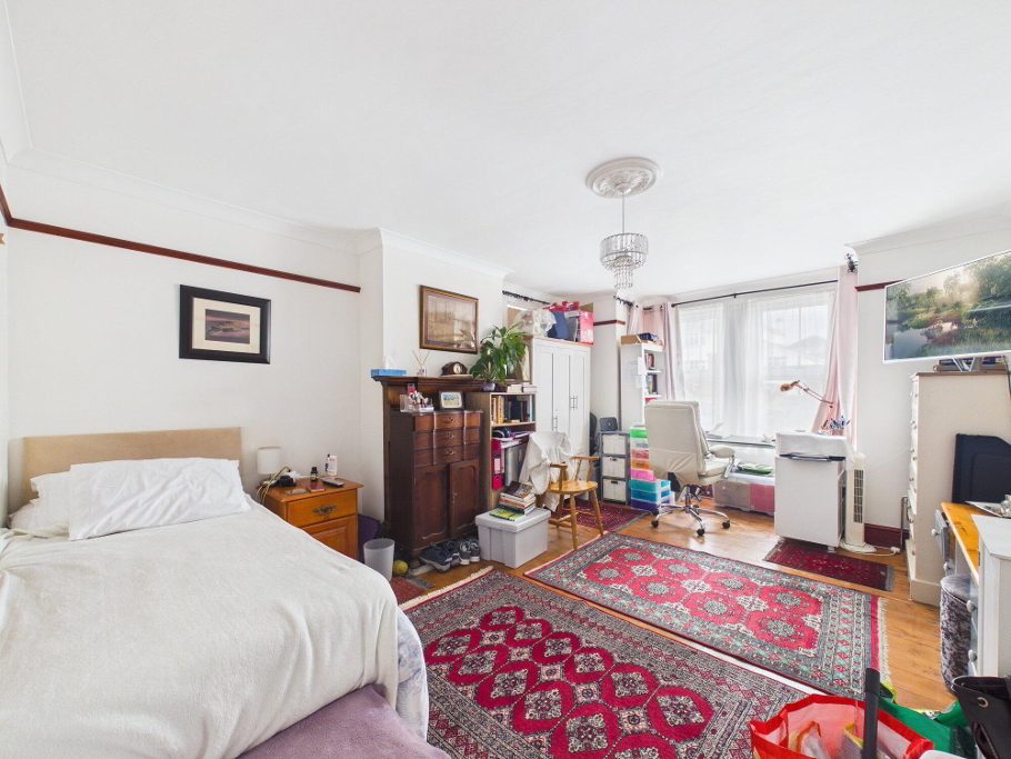 Living/Bedroom 4
