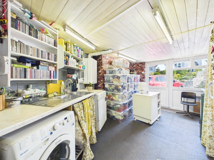 Garage / Craft Room