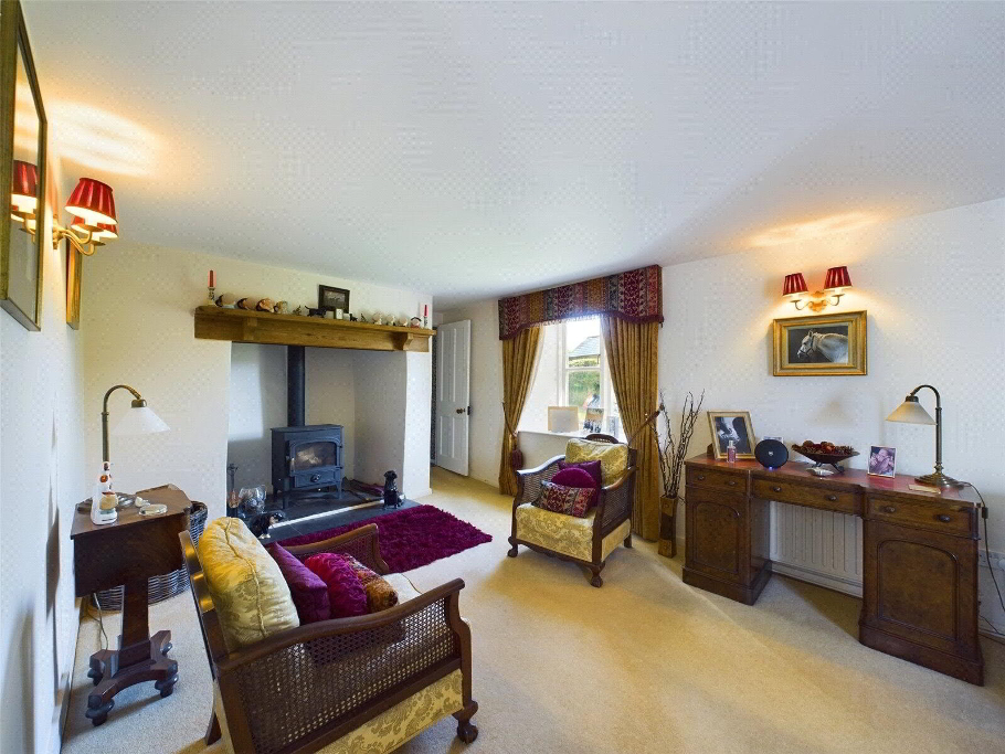 Lounge Close