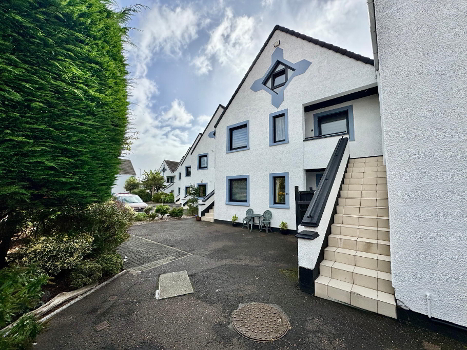 Photo 2 of 17 Seapoint, Belfast Road, Carrickfergus