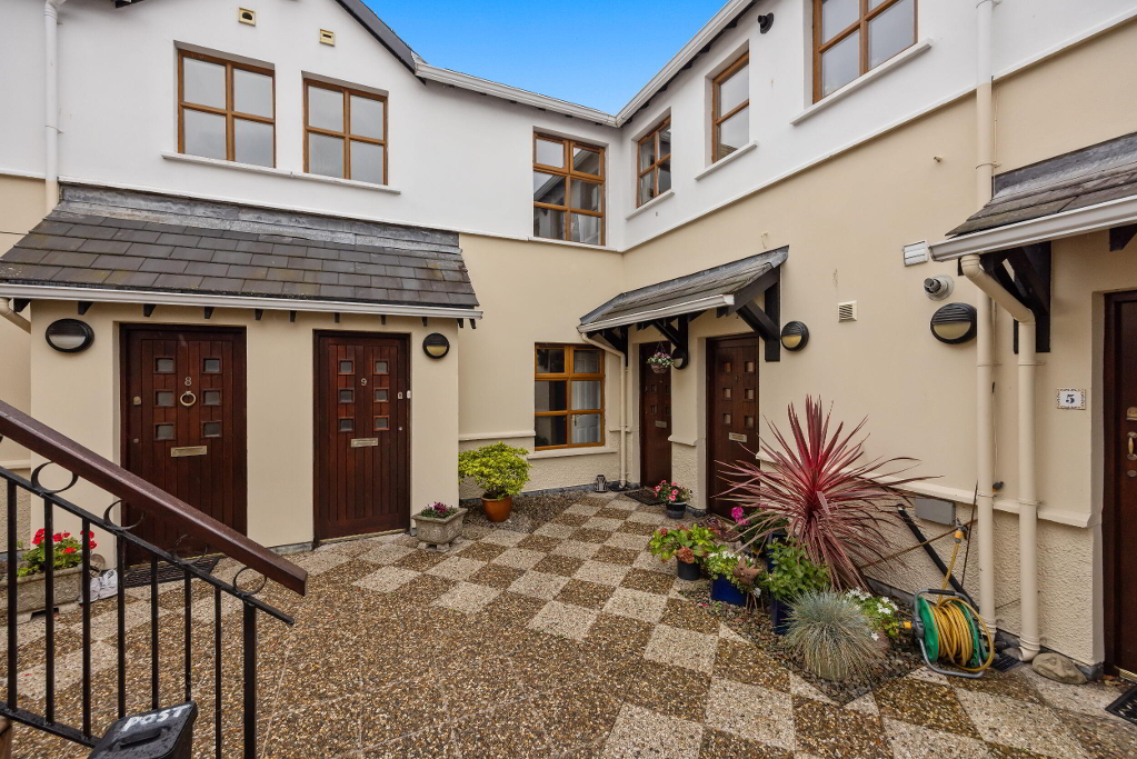 Photo 2 of 4 Lesley Mews, 19 Church View, Holywood