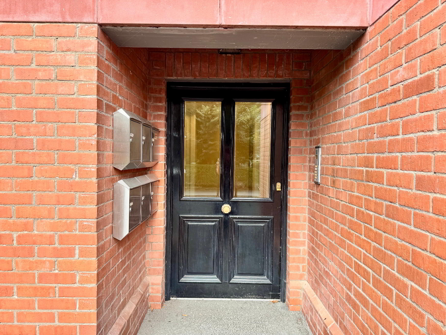 Photo 2 of Apt 8, 16 Deramore Park, Belfast