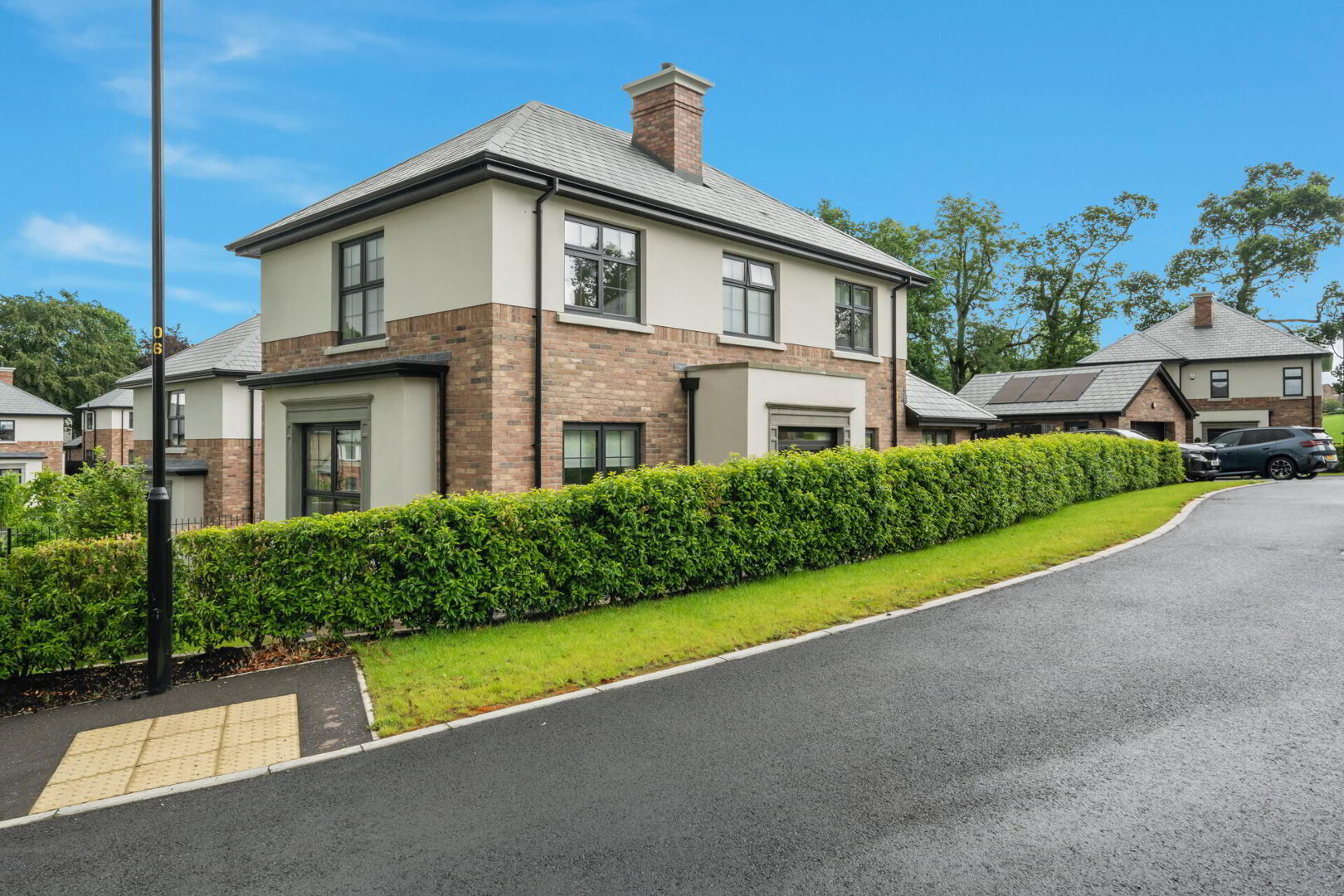 Photo 1 of 28 Cromlyn Wood, Hillsborough