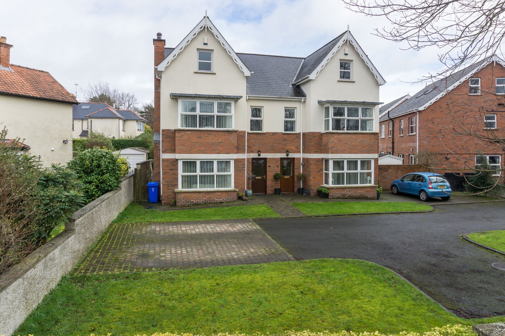 Photo 1 of 14 Holland Park, Belfast