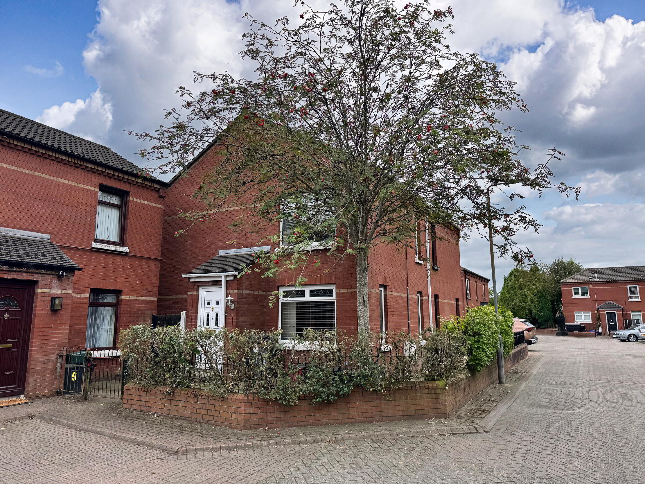 Photo 1 of 7 Iverna Close, Belfast