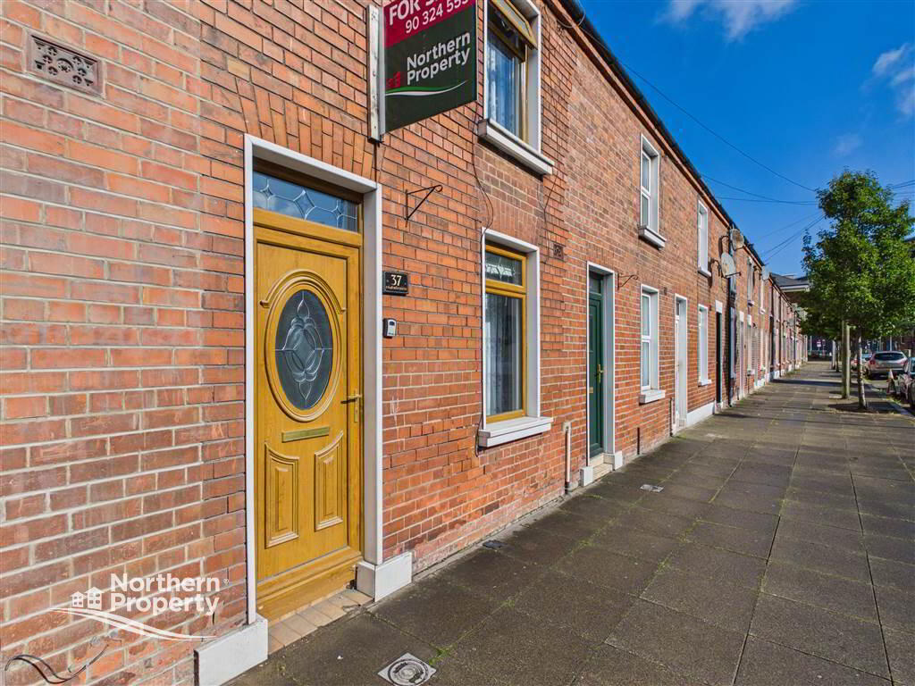 Photo 2 of 37 Hamill Street, Belfast