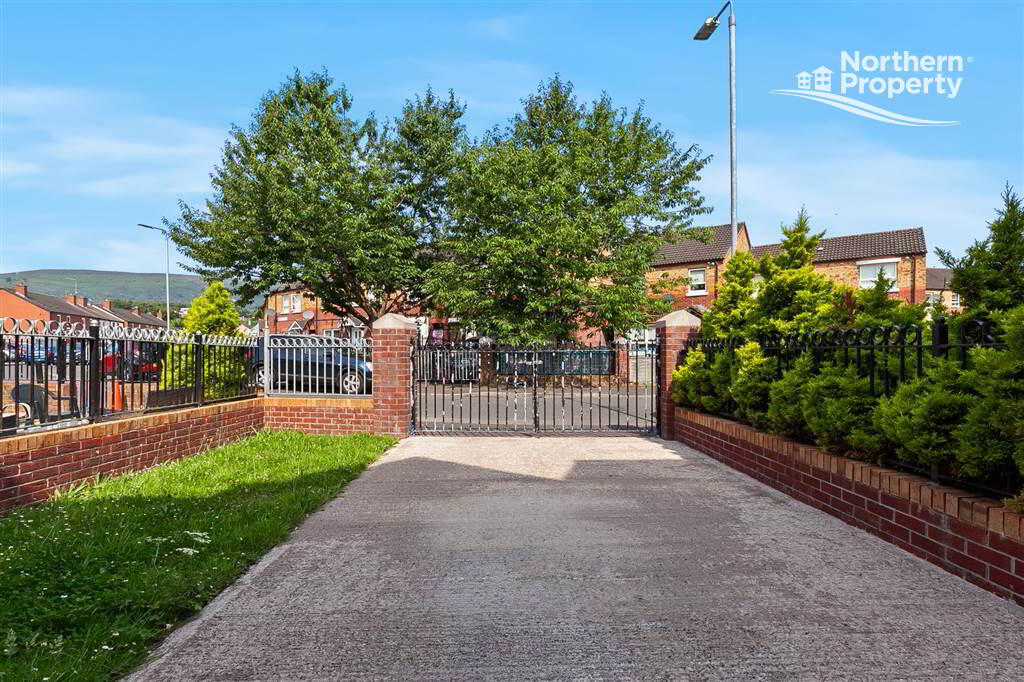 Photo 2 of 32 Beechmount Walk, Belfast