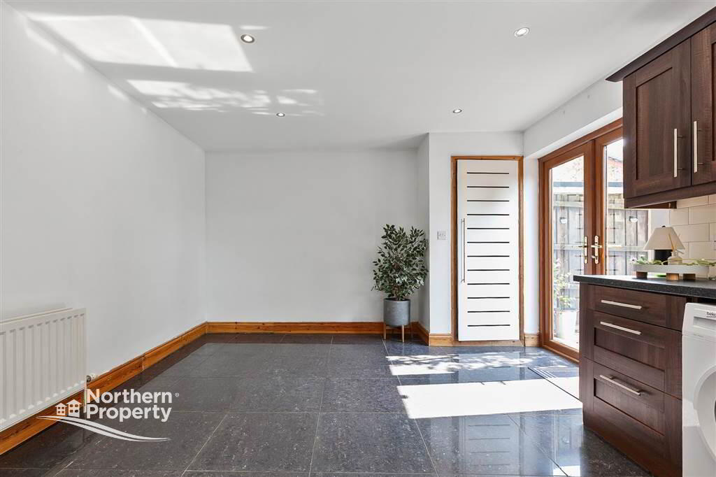 Photo 10 of 32 Beechmount Walk, Belfast