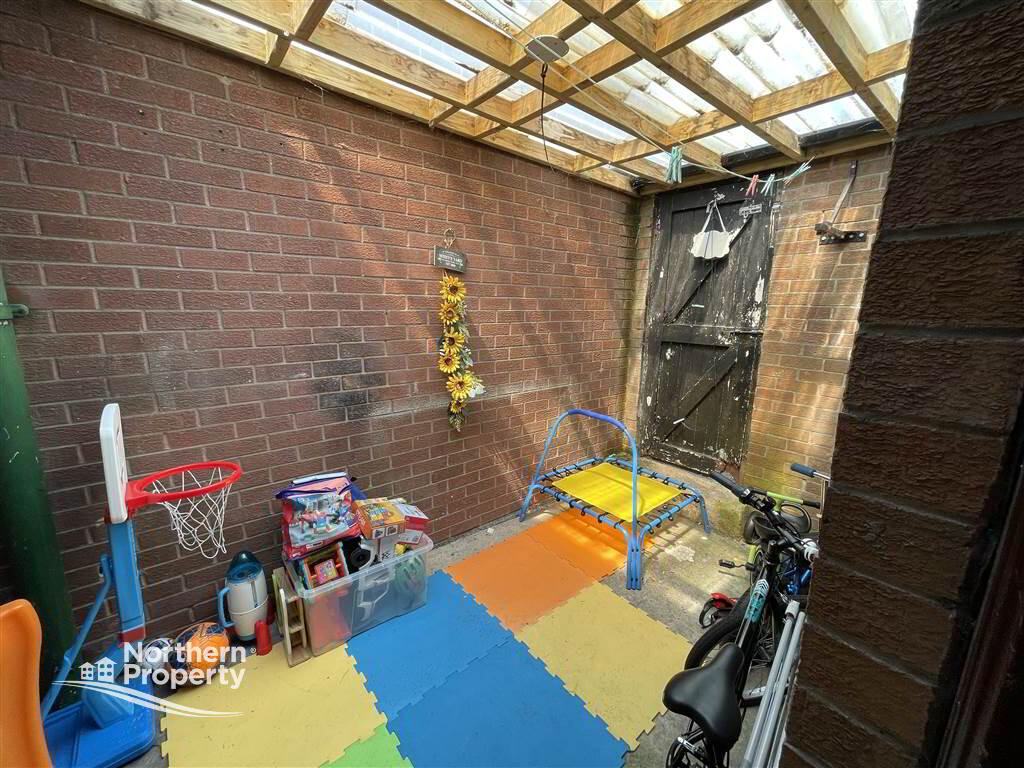 Photo 10 of 91 Beechmount Parade, Belfast