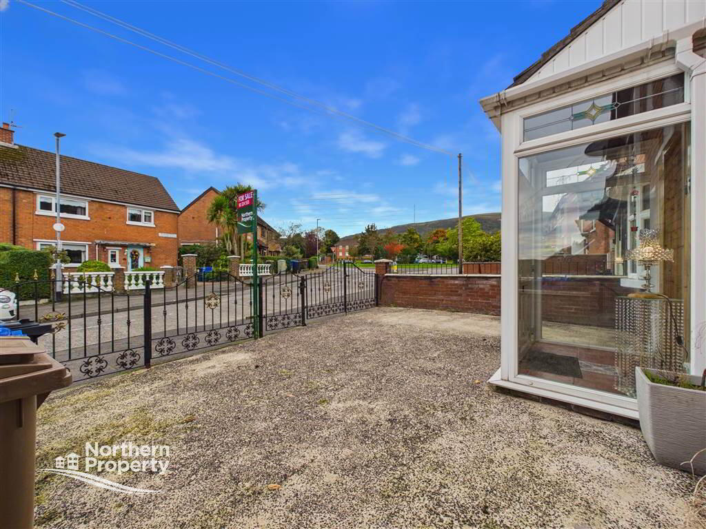 Photo 3 of 99 Bearnagh Drive, Belfast