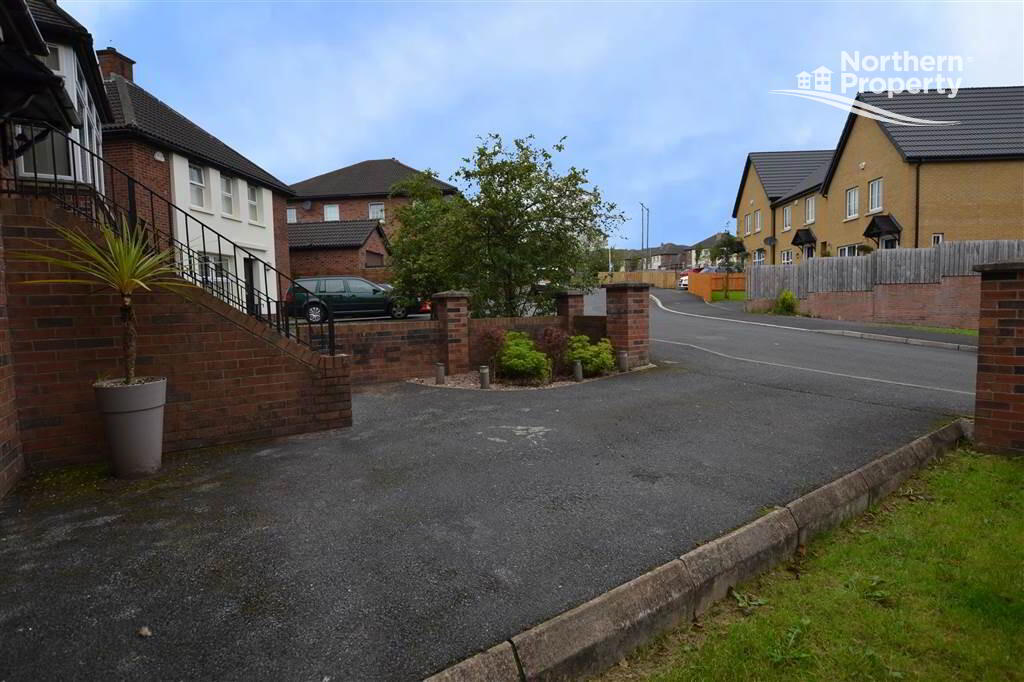 Photo 4 of 102 Lagmore Glen, Dunmurry, Belfast