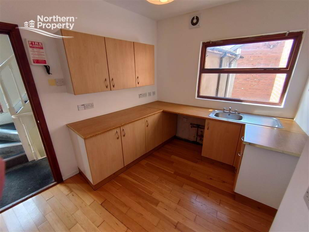 Photo 7 of 10 Beechmount Avenue, Belfast