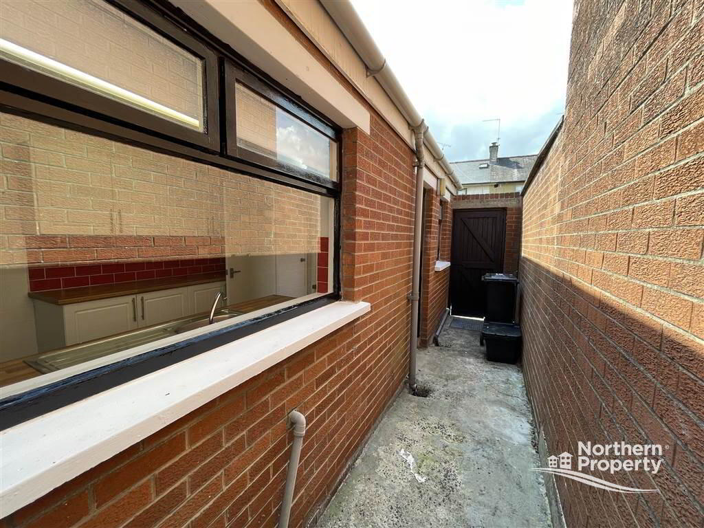 Photo 13 of 31 St James Crescent, Belfast