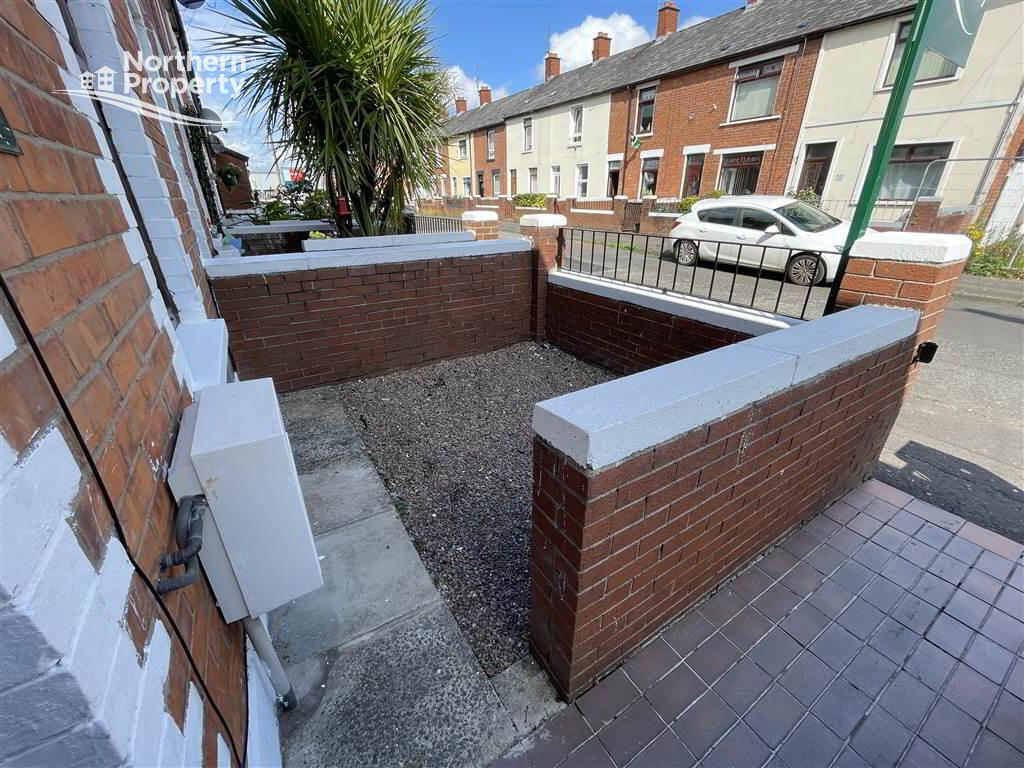 Photo 4 of 31 St James Crescent, Belfast