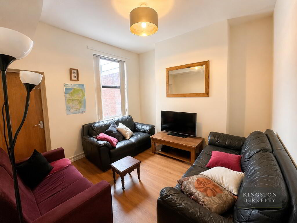Photo 3 of (hmo Registered), 61 Dunluce Avenue, Lisburn Road, Belfast South, Belfast