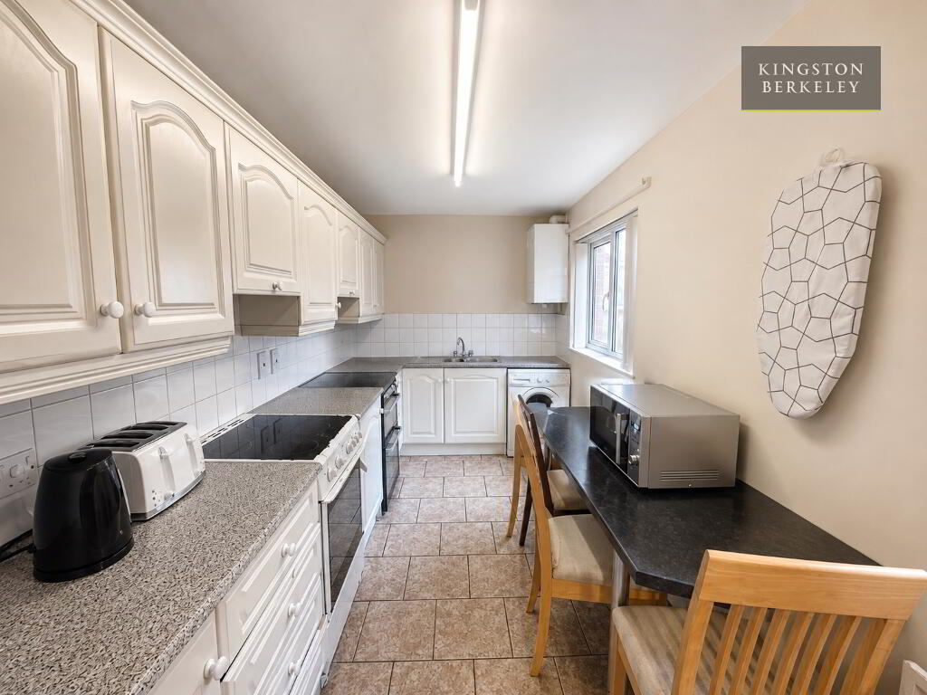 Photo 5 of (hmo Registered), 61 Dunluce Avenue, Lisburn Road, Belfast South, Belfast