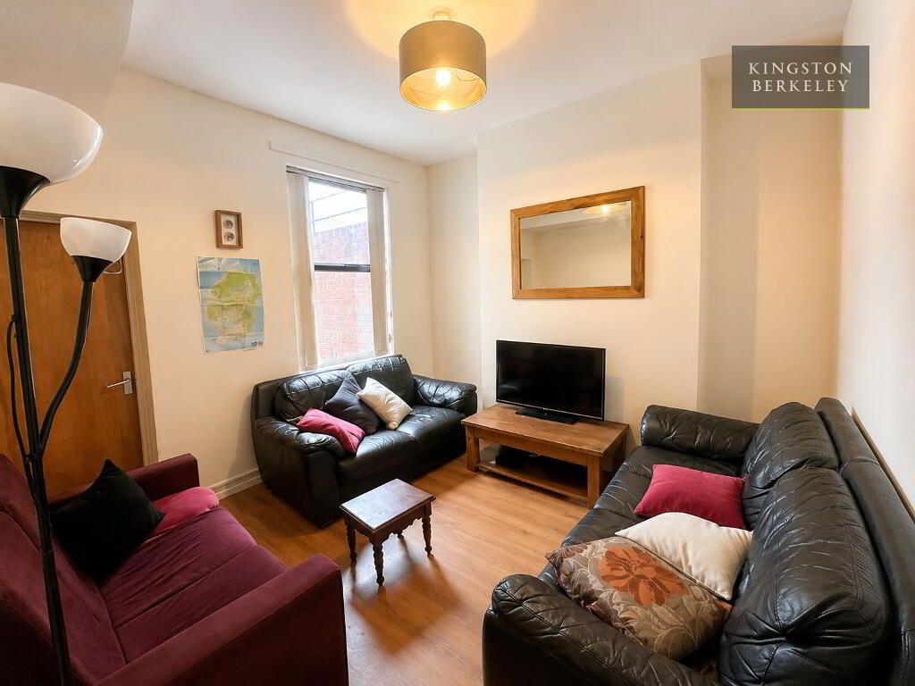 Photo 3 of (hmo Registered), 61 Dunluce Avenue, Lisburn Road, Belfast South, Belfast