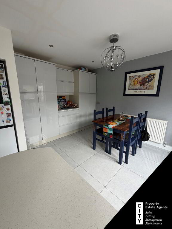 Photo 3 of 17 Northland Way, Derry