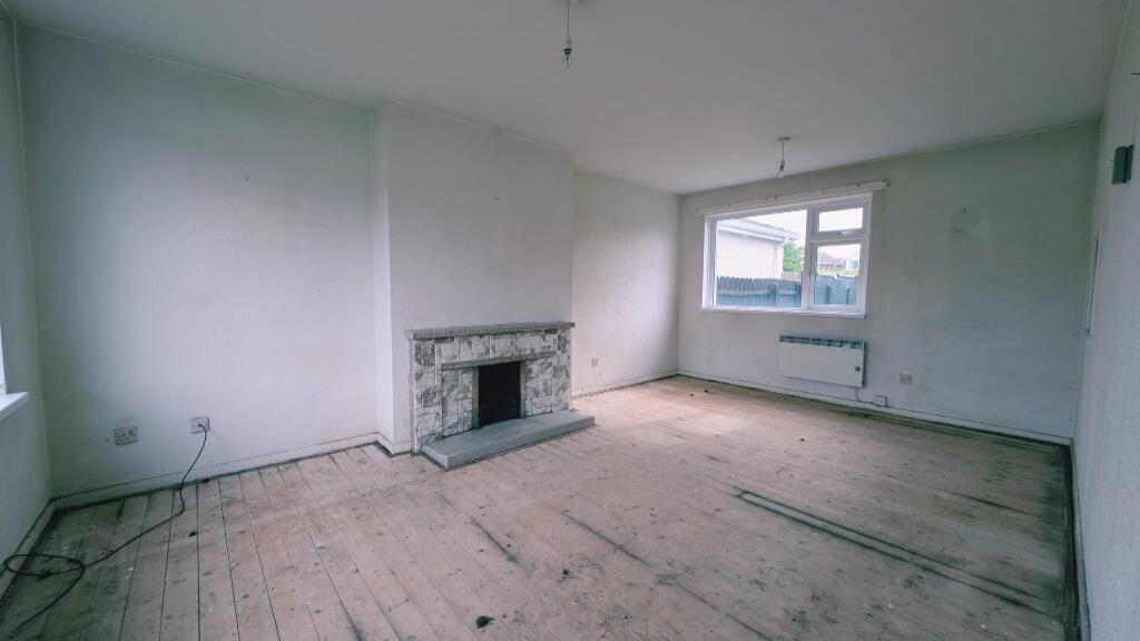 Photo 3 of 27 Blackburn Crescent, Londonderry