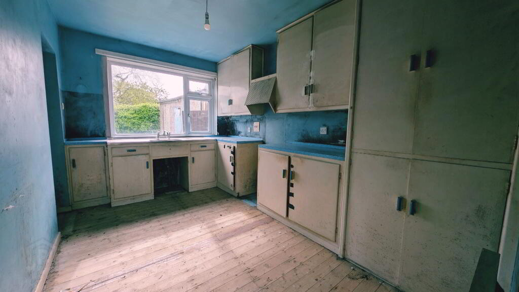 Photo 4 of 27 Blackburn Crescent, Londonderry